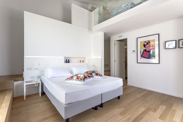 Room 6 of 43