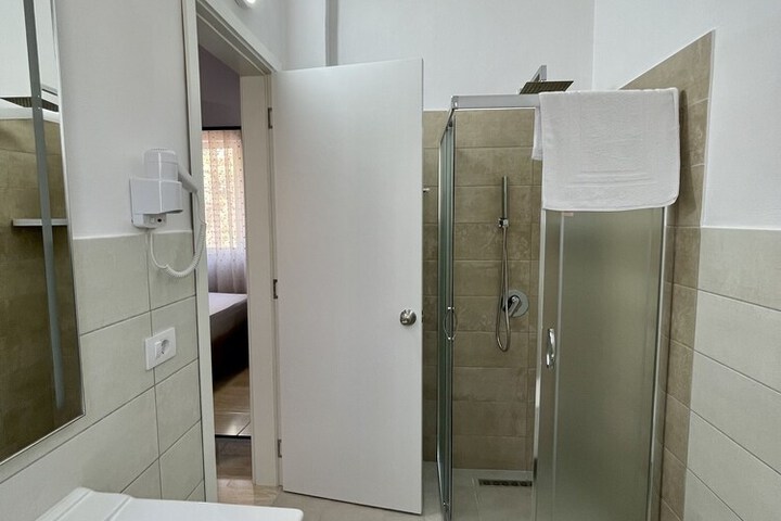 Room 103 of 121