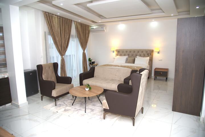 Room 28 of 69