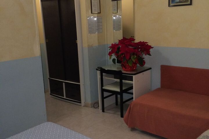 Room 2 of 41