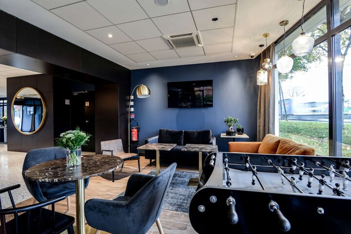Guest Lobby