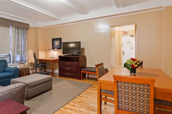 Best Western Plus Hospitality House New York | Bookonline.com
