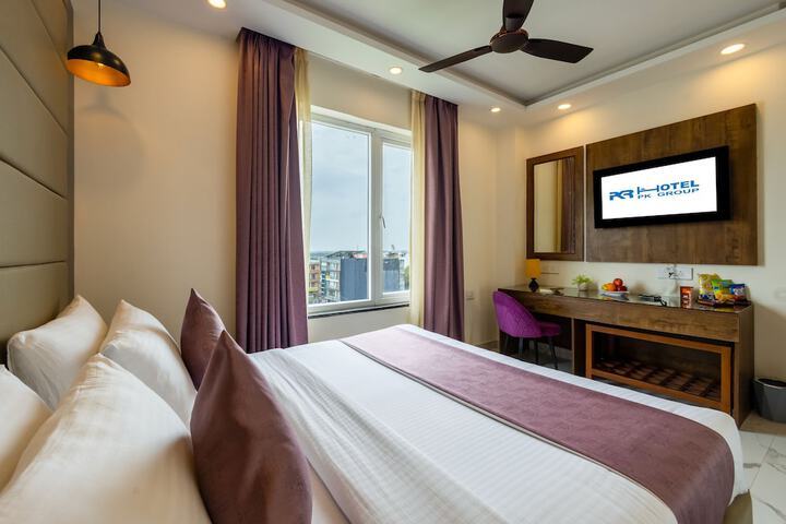 Room 17 of 24