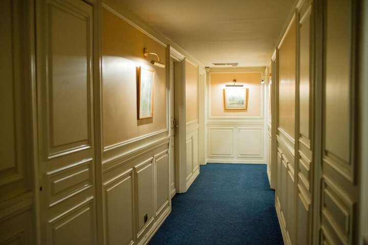 Room 34 of 198