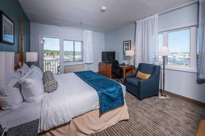 Room 7 of 33