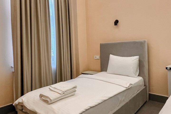 Room 13 of 69