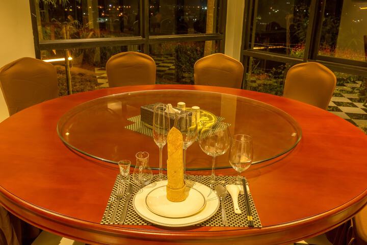 Dining 20 of 33