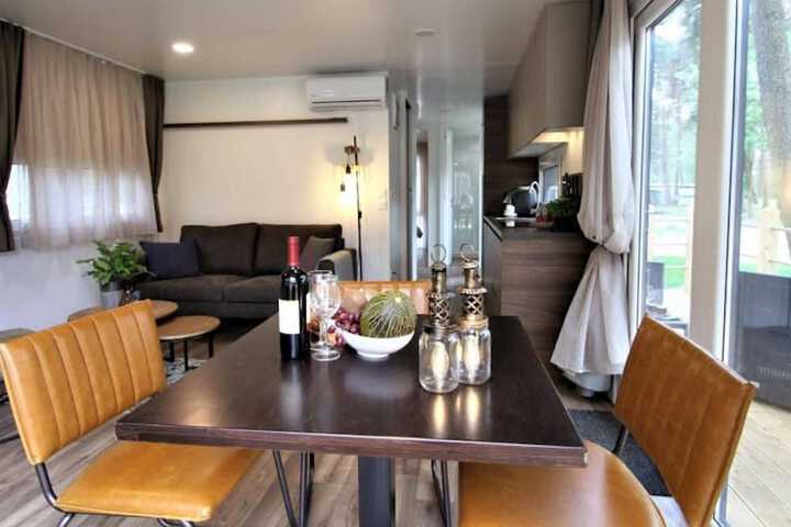Room 8 of 34