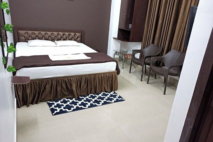 Room 9 of 20