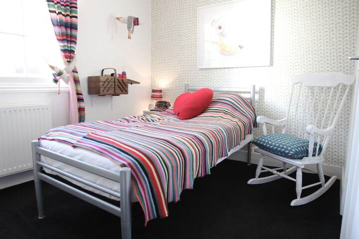 Room 6 of 272