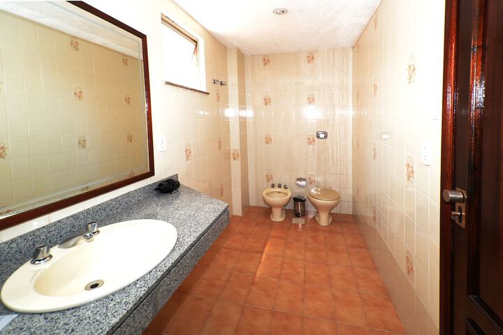Room 16 of 25