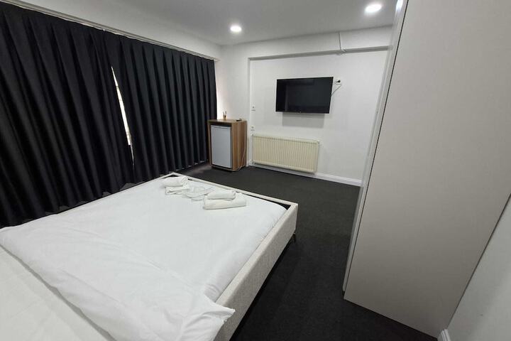 Room 4 of 21