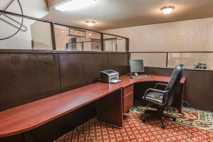 Business Center 33 of 37