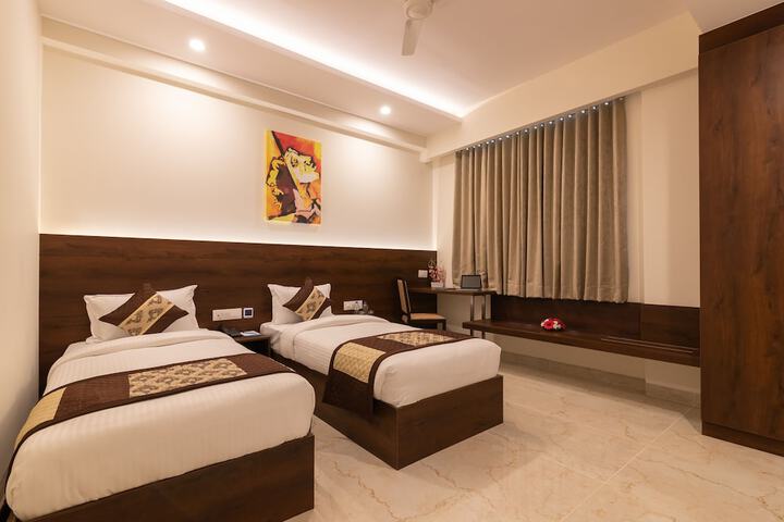 Room 12 of 77