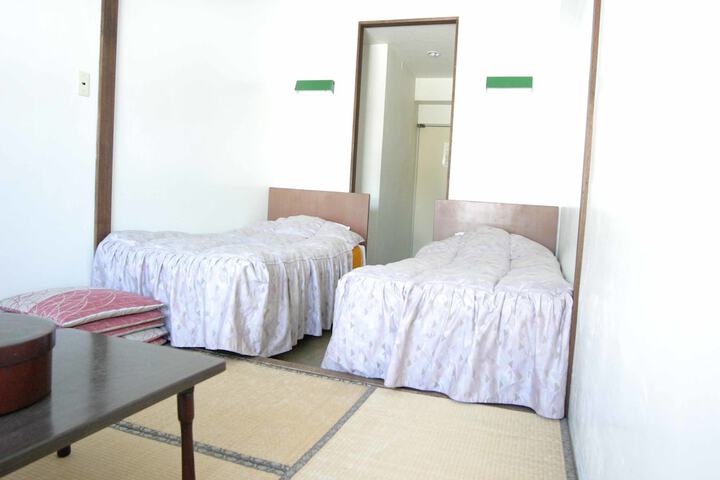 Room 13 of 107
