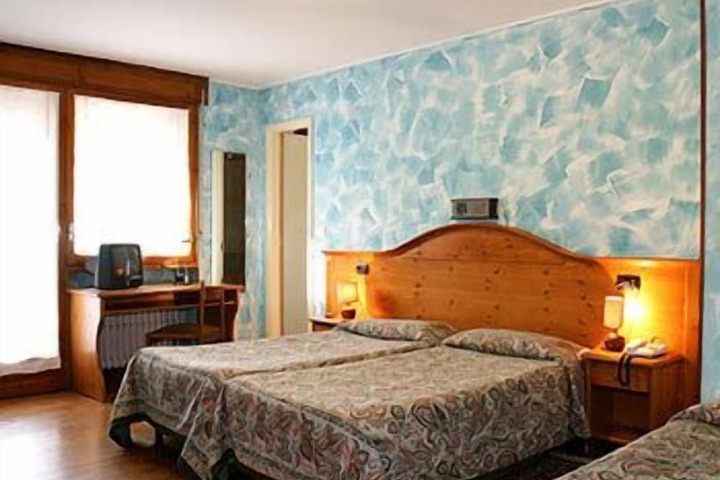 Room 5 of 35