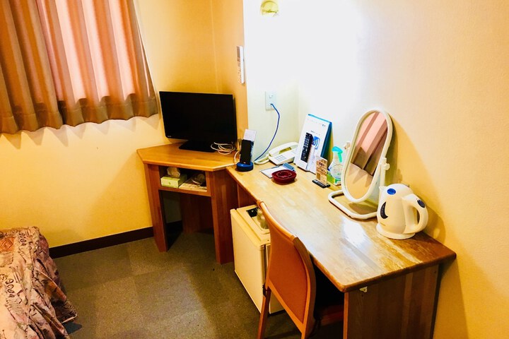 Room 10 of 33