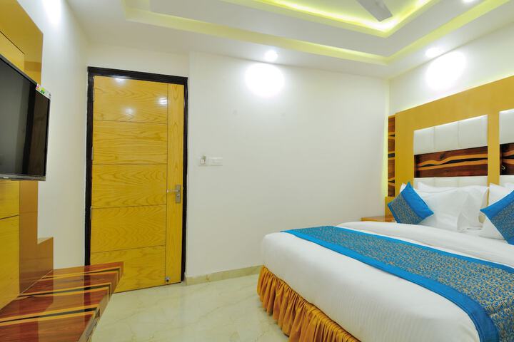 Room 13 of 36
