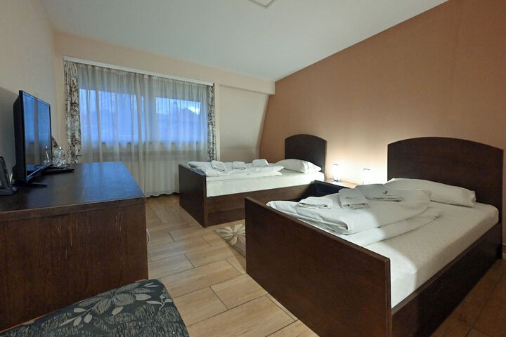 Room 10 of 42