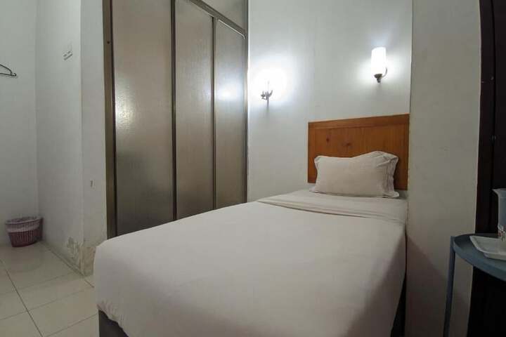 Room 7 of 19