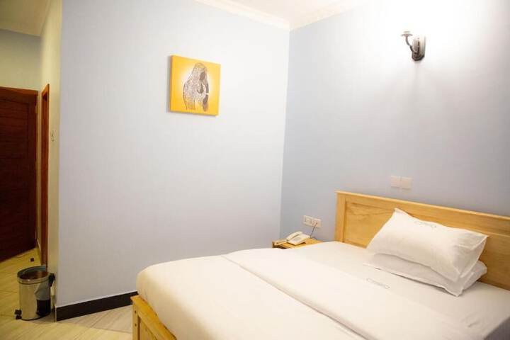 Room 10 of 29