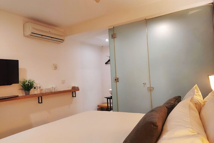 Room 11 of 28