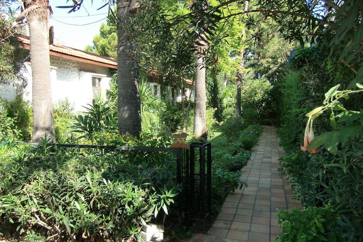Hotel Exterior 42 of 58