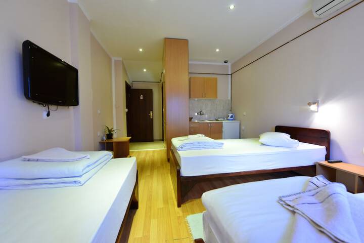 Room 6 of 68