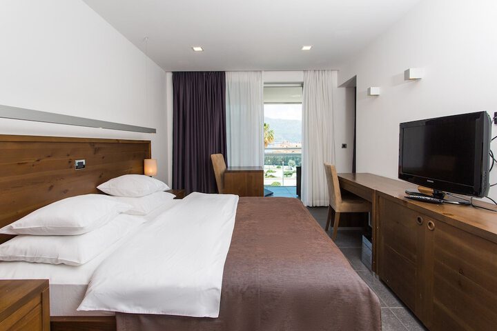 Room 16 of 114