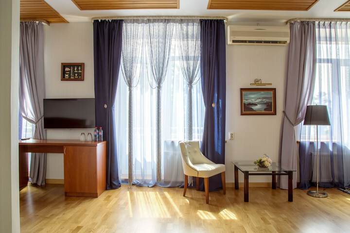 Room 8 of 69