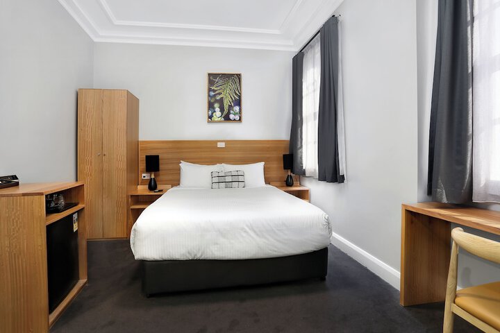 Room 18 of 48