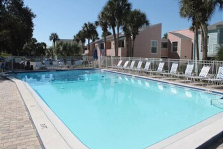 Pool 11 of 21