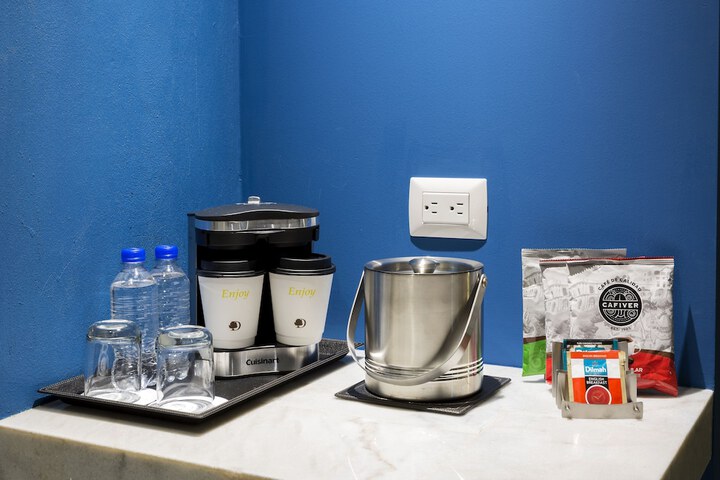 Breakfast/Coffee Service 28 of 67
