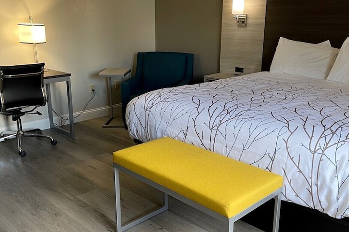 Standard King Bed Accessible (4 of 35)