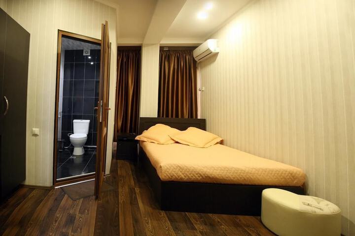 Room 4 of 23