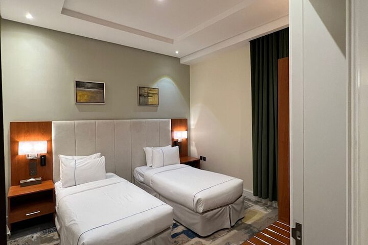Room 10 of 43