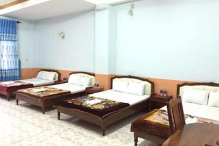 Room 6 of 14