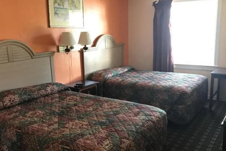 Room 4 of 9