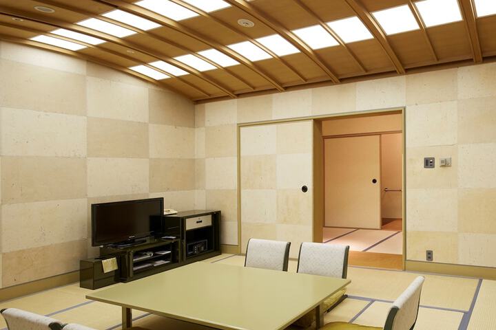 Room 6 of 67