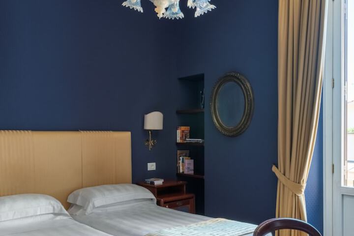 Room 219 of 380