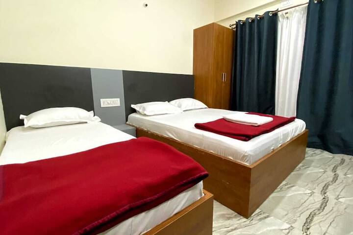 Room 5 of 16