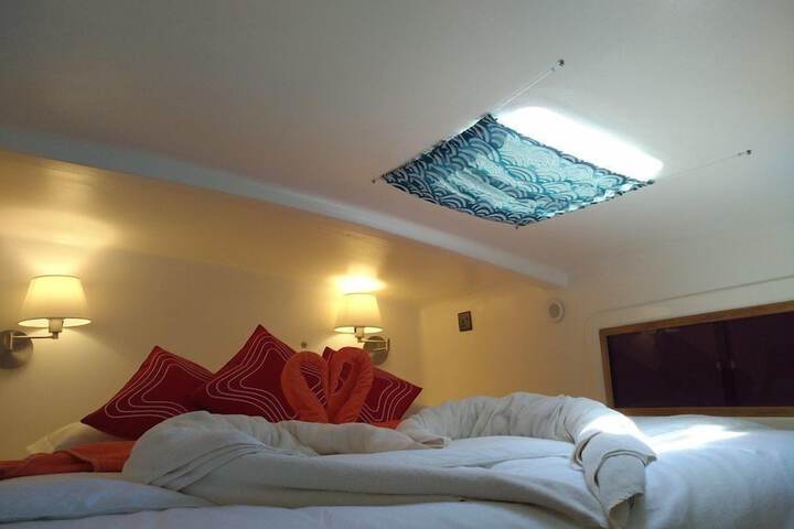 Room 4 of 10