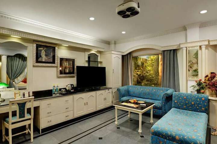 Room 11 of 22