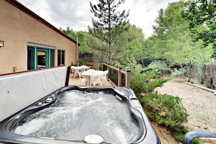 401 Geronimo Ln Home in Taos, NM