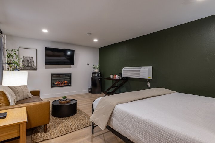 Room 3 of 21