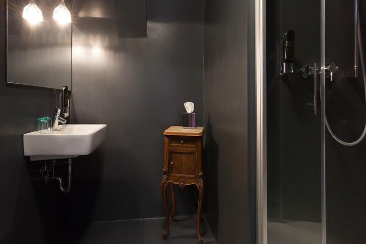 Room 16 of 26