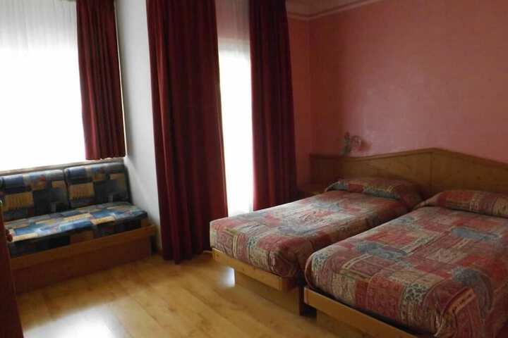 Room 12 of 46