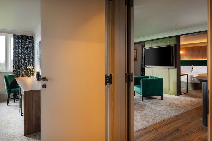 Room 52 of 204