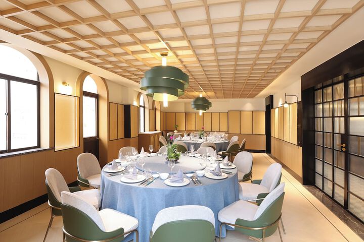 Ballroom/Hall 127 of 141