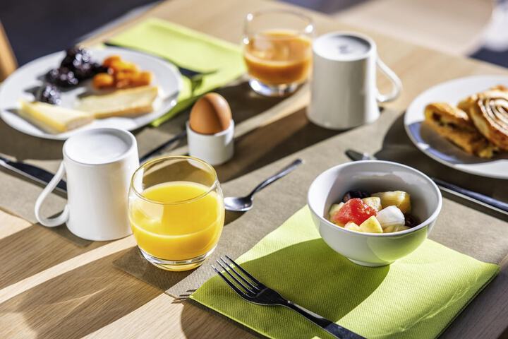 Breakfast/Coffee Service 48 of 86